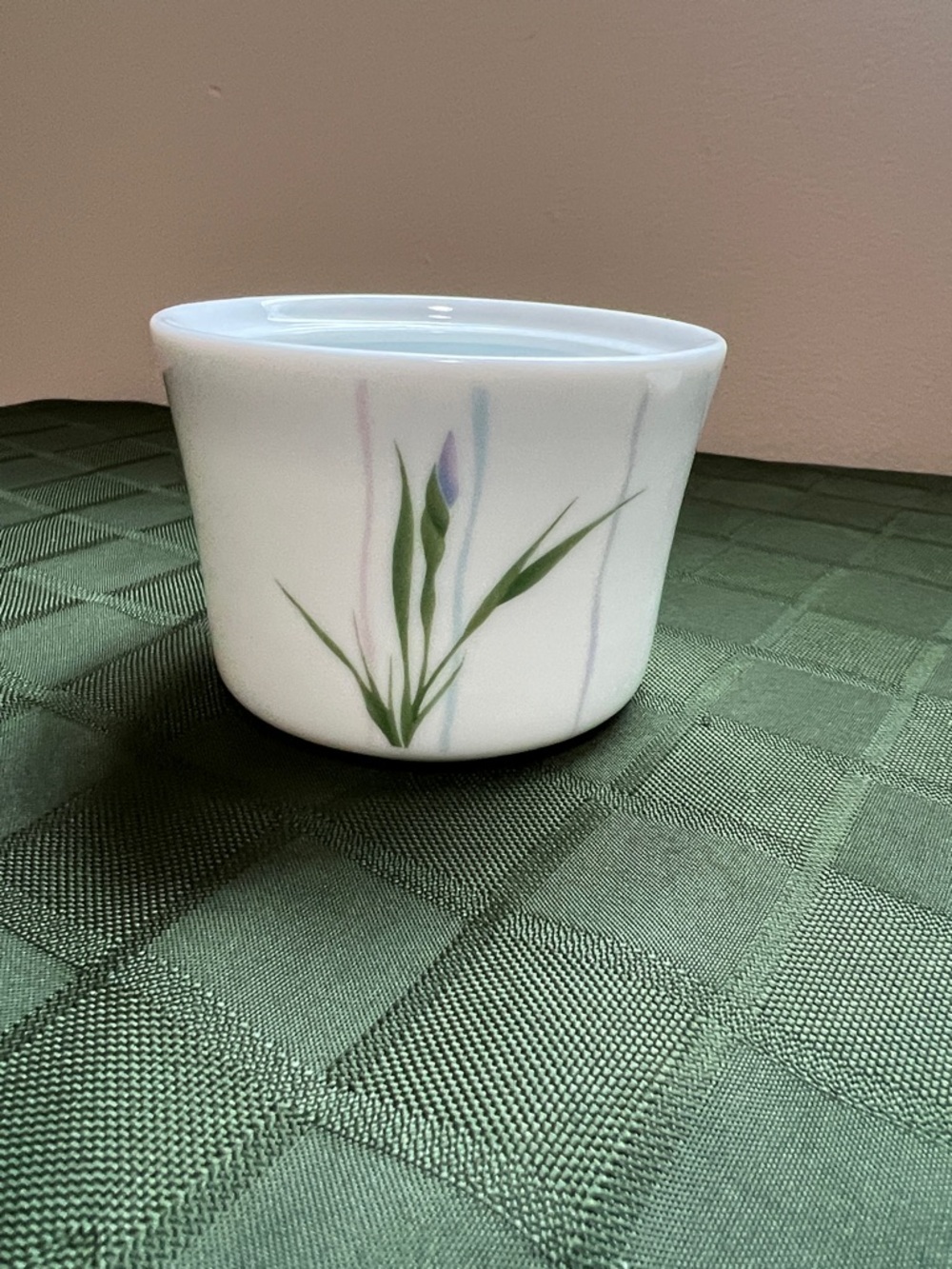 Corning White Lidded Sugar Bowl with Purple Iris Motif - Picture 4 of 7